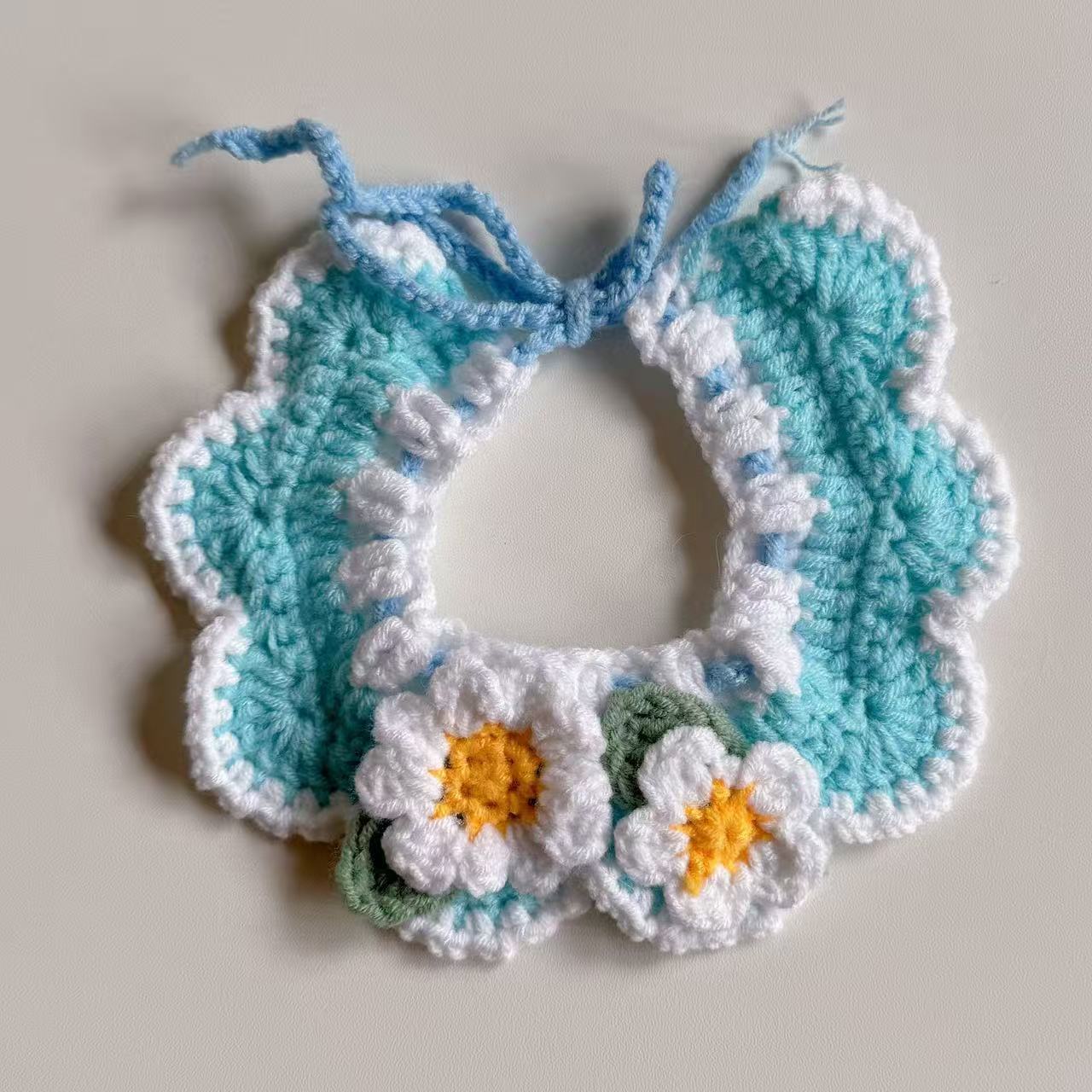 Hand-crocheted blue daisy cat bib, adjustable handmade pet collar for cats and kittens, crochet pet neckwear with daisy flowers