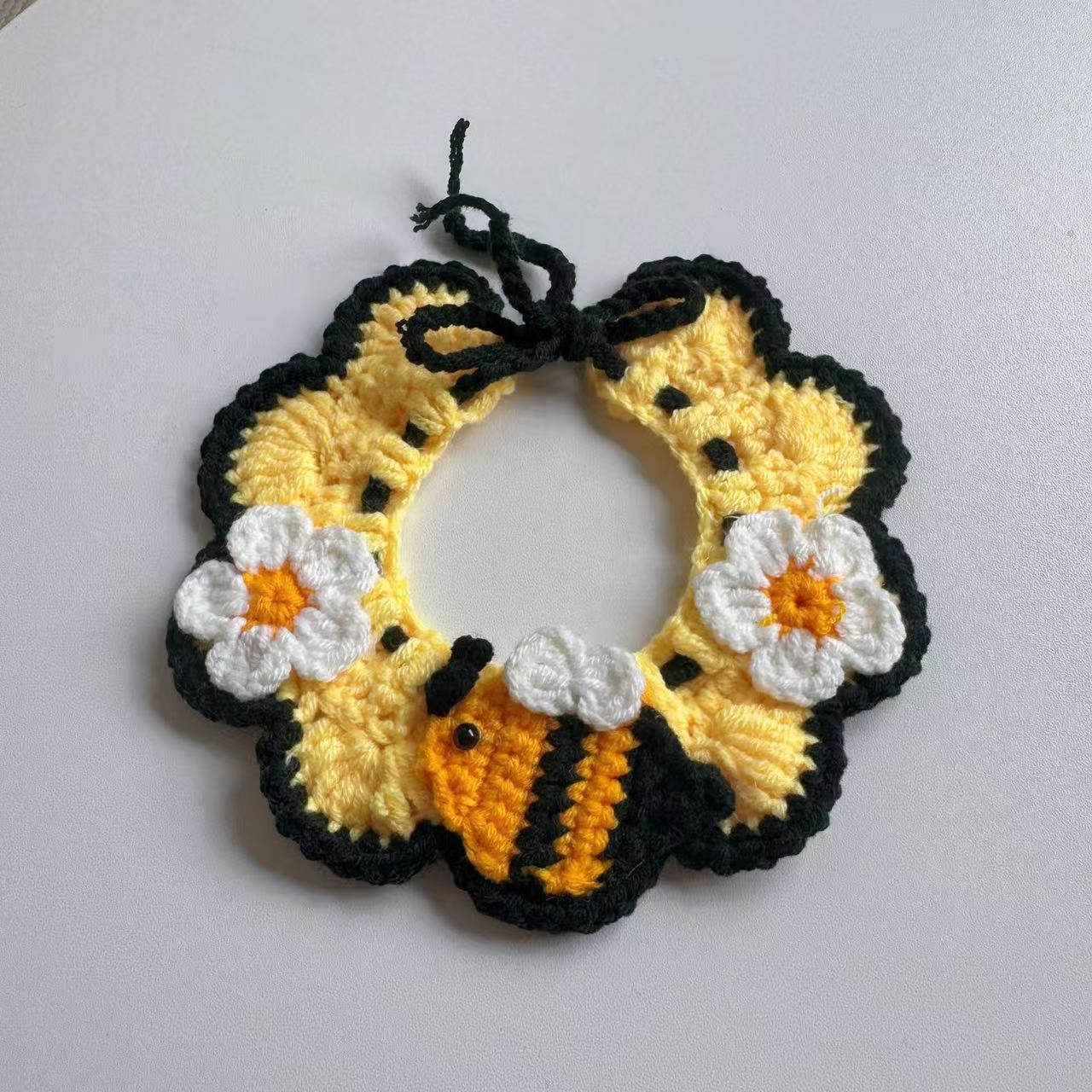 Handmade Crochet Pet Collar with Yellow Black Bee and Flower Decoration, Cute Knitted Cat Neckwear, Customizable Handmade Pet Accessories for Pet Lovers