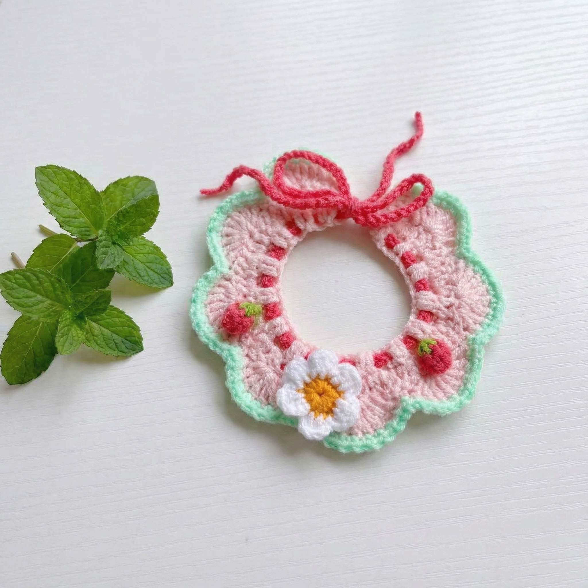 Handmade crochet strawberry daisy pet collar with mint leaves, cute ruffled cat dog bib, 100% handmade pet accessory, custom design support for unique pets